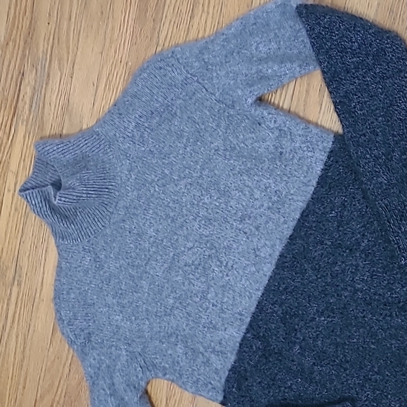 SAKS Fifth Avenue cashmere sweater - Picture 2 of 6